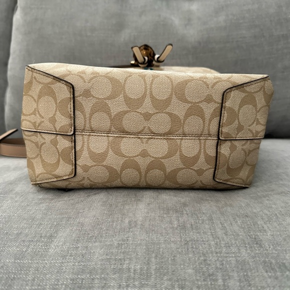 Coach Kleo Beige and Cream Signature Backpack with matching Wallet NWOT - Picture 4 of 5